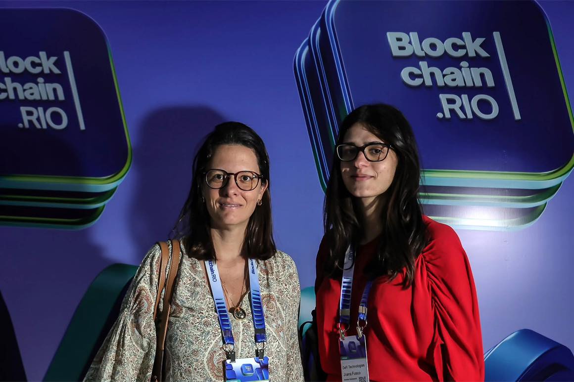 Gabriela Medina and Joana Fusco in front of the Blockchain.RIO backdrop